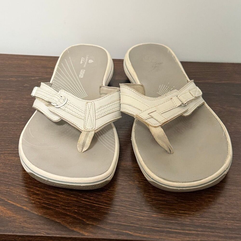 Cloud Steppers by Clark Womens flip flop sandal size 11 white